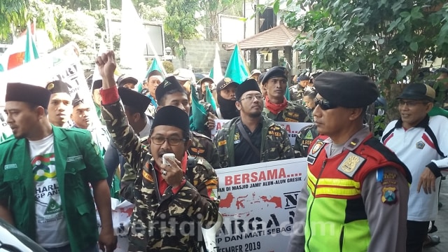 Pengibaran Bendera Khilafah, GP Ansor Demo DPRD dan Polres Gresik