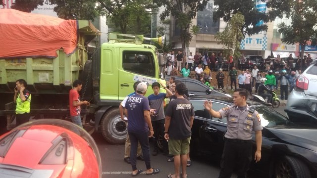 Suasana di lokasi tabrakan beruntun di Bintaro. Foto: Twitter/@TMCPoldaMetro