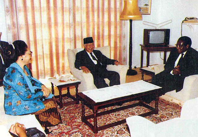 Menelusuri Jejak Robert Mugabe di Indonesia (343009)