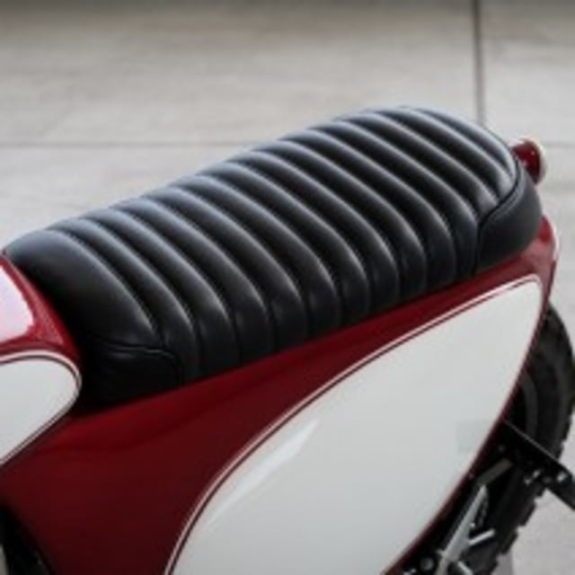 Royal Enfield 650 Gallinela yang Mempesona (468153)