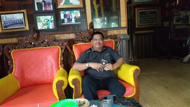 Mahyuddin alias Udin Kocak di kediamannya.. Foto: banjarhits.id