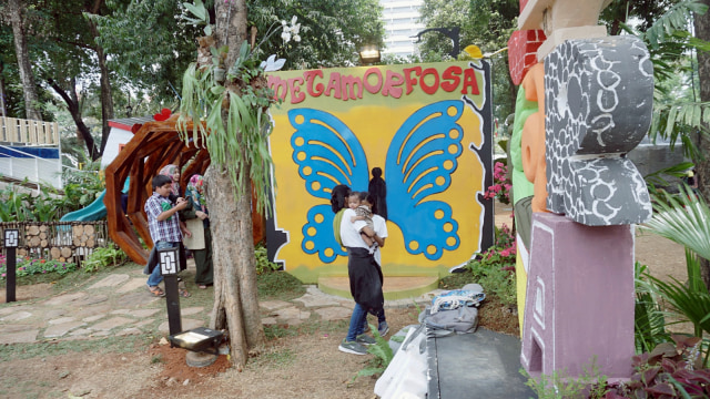 Foto Menyaksikan Pameran Flona 2019 Di Lapangan Banteng