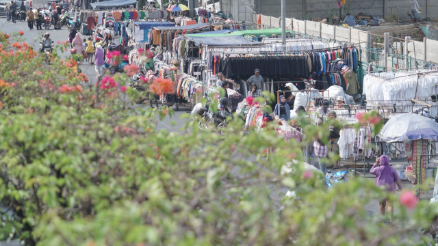 Sejumlah pedagang pakaian di Kawasan Senen, Jakarta.  Foto: Helmi Afandi Abdullah/kumparan 