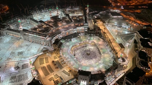Suasana Masjidil Haram diambil dari Balcony The Makkah Clock Tower Museum, Mekah, Arab Saudi. Foto: ANTARA FOTO/Hanni Sofia