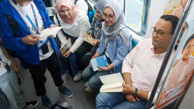 Anies Hadirkan Buku di Stasiun MRT, Bisa Dipinjam Saat Perjalanan (286649)