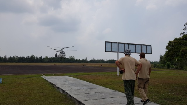 Helikopter Kamov  saat mendarat di Apron Lanud Iskandar Pangkalan Bun. (Foto: Joko Hardyono)