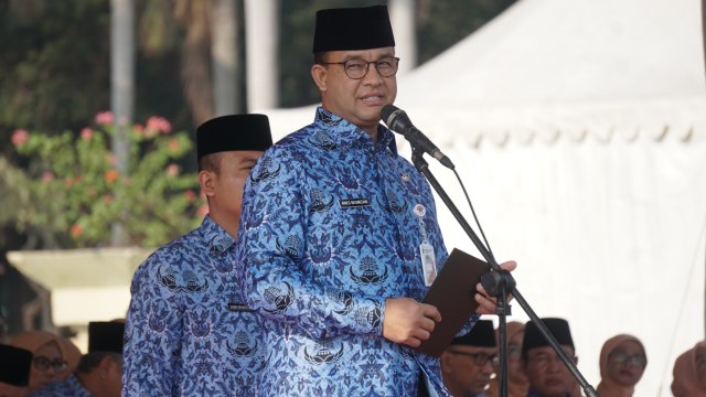 Gubernur DKI Jakarta Anies Baswedan gelar upacara memperingati Hari Olahraga Nasional 2019. Foto: Iqbal Firdaus/kumparan