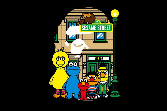 Kolaborasi A Bathing Ape dengan Sesame Street. Foto: BAPE