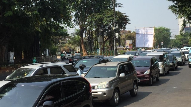 Kemacetan di Jalan TB Simatupang, Senin (9/9). Foto: Muhammad Darisman/kumparan