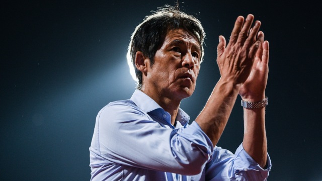 Akira Nishino, pelatih Timnas Thailand. Foto: AFP/Chalinee Thirasupa
