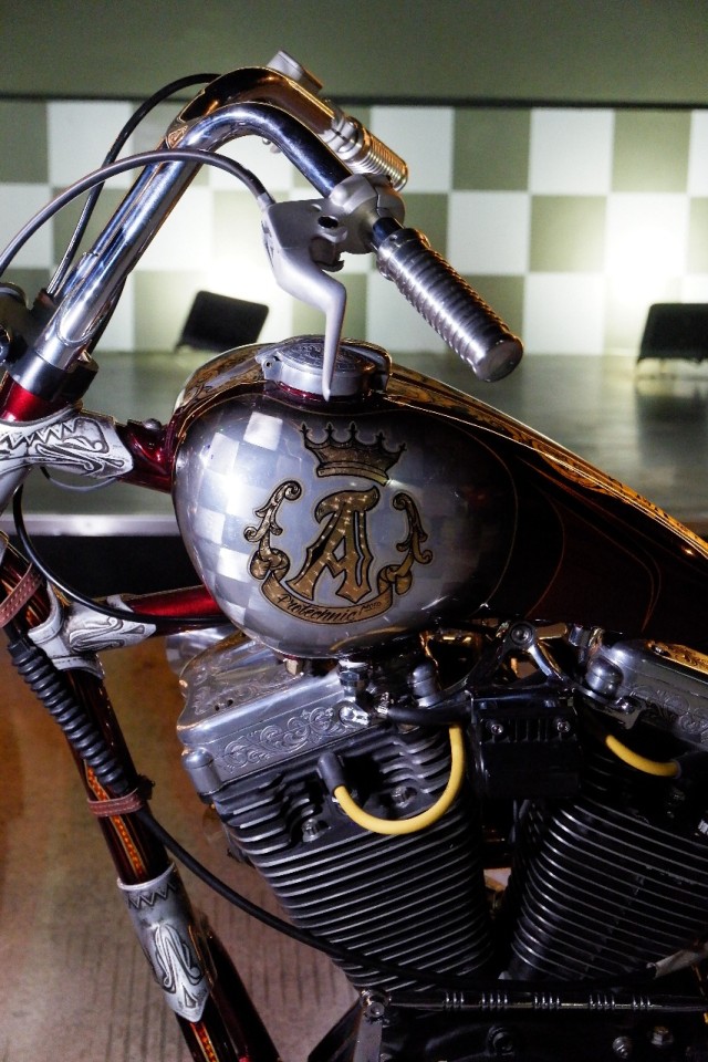 Modifikasi Harley  Davidson  FXR Lawas  dan Berkelas 