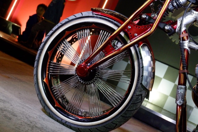 Modifikasi Harley-Davidson FXR: Lawas dan Berkelas (1502435)