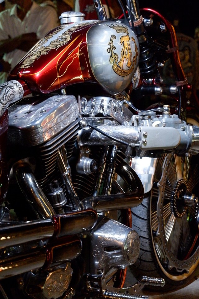 Modifikasi Harley  Davidson  FXR Lawas  dan Berkelas 