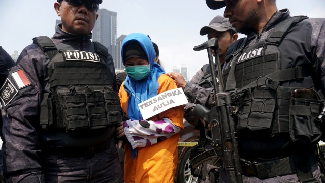 Foto: Aulia Kesuma Peragakan Saat Minta Suami dan Anak Tiri Dibakar (231071)
