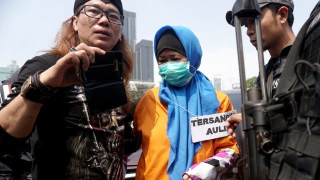 Foto: Aulia Kesuma Peragakan Saat Minta Suami dan Anak Tiri Dibakar (231084)