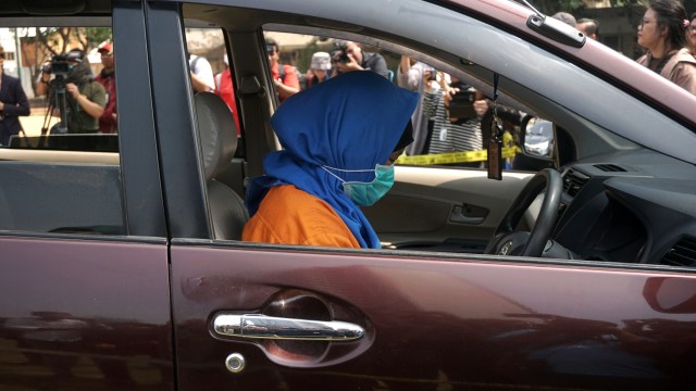 Foto: Aulia Kesuma Peragakan Saat Minta Suami dan Anak Tiri Dibakar (231078)