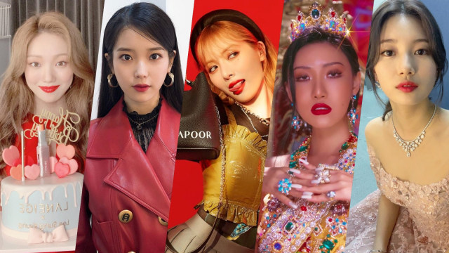 Selebriti Korea yang tampil menawan dengan lipstik merah. Foto: Instagram/@heybiblee, @dlwlrma, @hyunah_aa, @mamamoo_official, @skuukzky