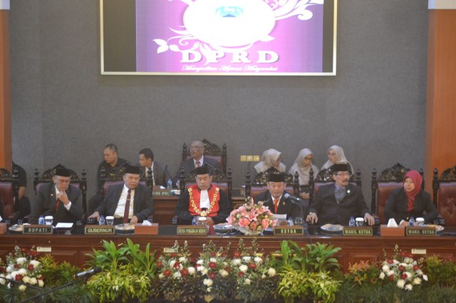 50 Anggota DPRD Kabupaten Kuningan Resmi Dilantik | Kumparan.com