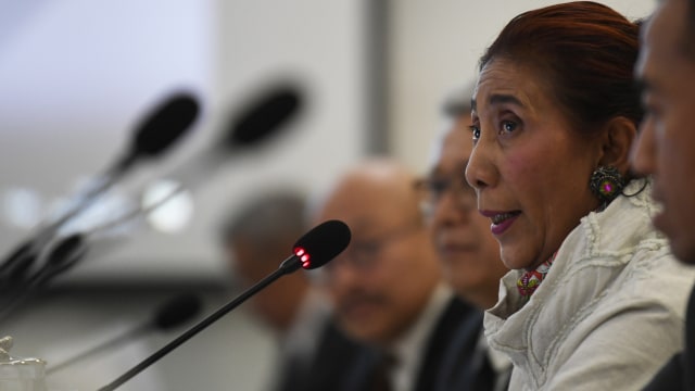 Menteri Kelautan dan Perikanan Susi Pudjiastuti menyampaikan pencapaian kinerja dan pengawasan Laut Natuna Utara di Jakarta, Senin (9/9). Foto: ANTARA FOTO/Puspa Perwitasari