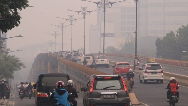 Asap tenggelamkan Kota Pekanbaru1.jpg