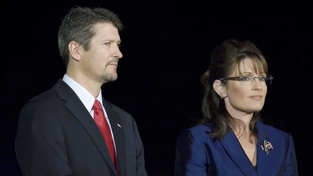 Eks Calon Wakil Presiden Amerika Serikat Sarah Palin dan suaminya Todd. Foto: AFP/ JIM WATSON