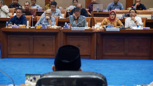 RDP Komisi VII dengan PLT Dirut PLN