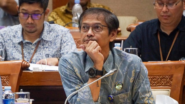 Dirjen Ketenagalistrikan Rida Mulyana  melakukan rapat dengar pendapat (RDP) dengan Komisi VII di Komplek Parlemen, Jakarta, Selasa (10/9). Foto: Fanny Kusumawardhani/kumparan