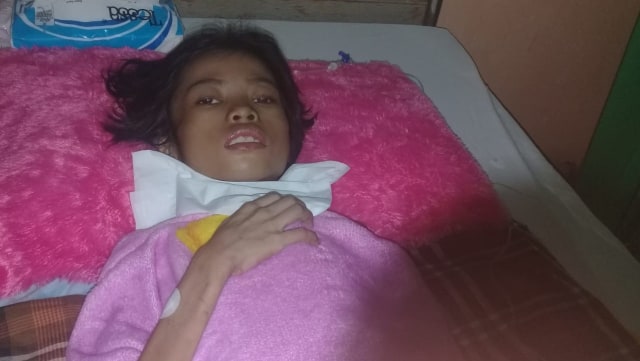 Nur Aisyah, bocah 8 tahun pengidap tumor otak, kini dirawat di RS Wahidin Sudirohusodo. Foto: Dok. Istimewa
