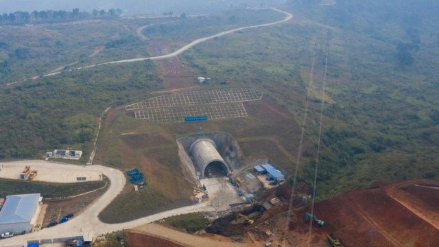 Gambar udara progress pembangunan kereta cepat Jakarta-Bandung