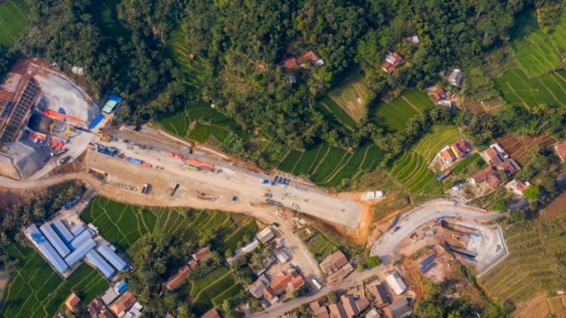 Gambar udara progress pembangunan kereta cepat Jakarta-Bandung