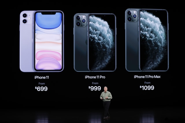 SVP of Worldwide Marketing Apple, Phil Schiller, saat memperkenalkan trio iPhone 11.