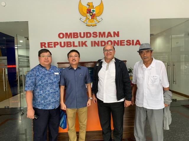 Jadi Rajagukguk bersama Ampuan di kantor Ombudsman RI, belum lama ini. (Foto: istimewa)