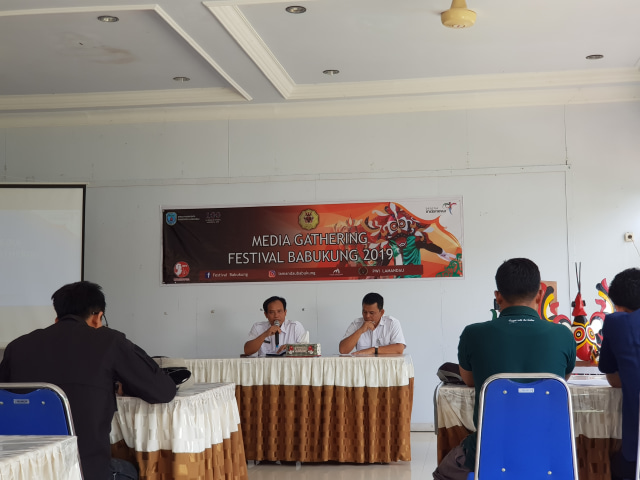 Media gathering Festival Babukung 2019 Dispar Lamandau dengan awak media di Tita Resto Lamandau. (Foto: Joko Hardyono)