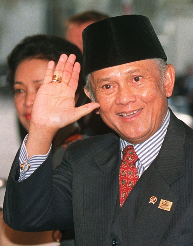 Mantan Presiden BJ Habibie, Foto Tahun
