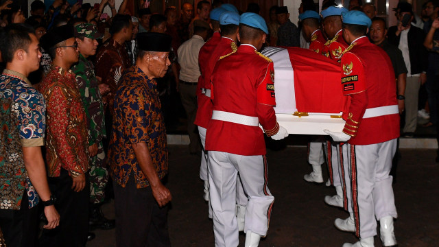 Ma’ruf Amin hingga Wiranto Melayat ke Rumah Duka BJ Habibie (91302)
