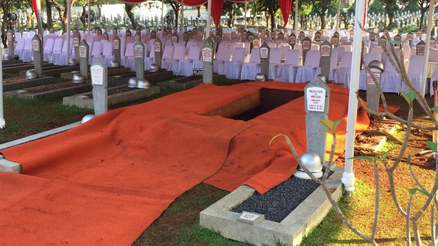 Persiapan di Taman Makam Pahlawan Kalibata menjelang pemakaman BJ Habibie. Foto: Mirsan Simamora/kumparan