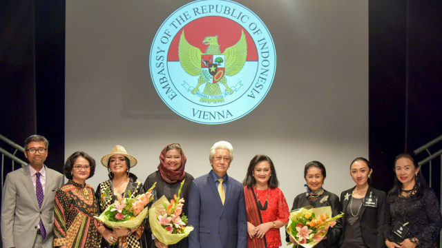 Rancangan perhiasan dan busana Indonesia bernuansa nature like jadi magnet di MQ Vienna Fashion Week 2019. Foto: Dok. KBRI/PTRI Wina