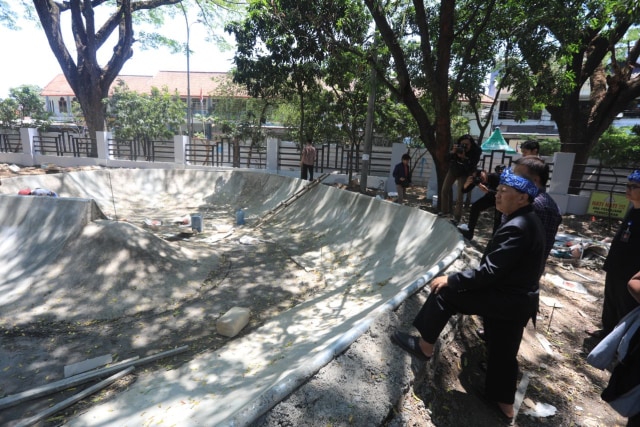 Wali Kota Bandung, Oded M Danial saat meninjau Taman Pramuka, Foto : Humasbdg