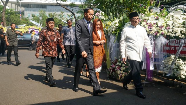 Presiden Joko Widodo dan Iriana tiba di kediaman almarhum BJ Habibie. Foto: Irfan Adi Saputra/kumparan