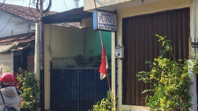 BJ Habibie meninggal, Bendera Setengah Tiang di rumah warga di area Palmerah