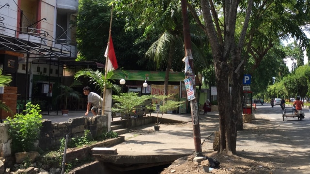 Warga Aceh mulai kibarkan bendera setengah tiang. Foto: Zuhri Noviandi/kumparan