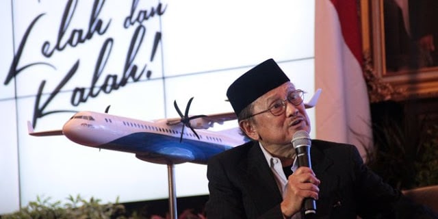 Riwayat Singkat BJ Habibie, Bapak Teknologi Indonesia (195824)