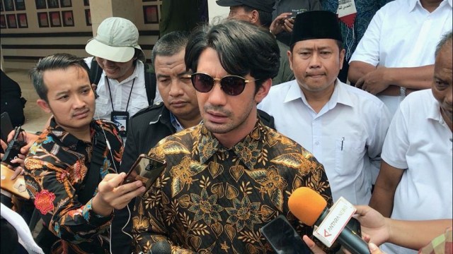 Aktor Reza Rahadian di TMP Kalibata
