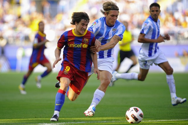 Bojan (kiri) saat masih membela Barcelona. Foto: Jorge Guerrero / AFP
