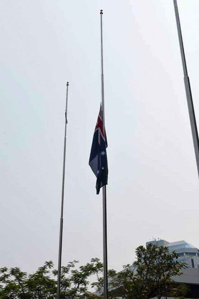 Bendera setengah tiang Australia untuk mengenan BJ Habibie. Foto: Dok. Kedutaan Besar Australia