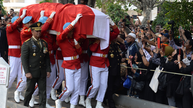 Foto: Peristirahatan Terakhir BJ Habibie (78519)