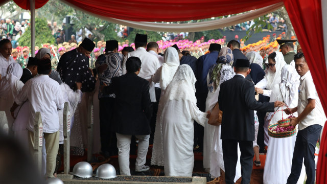 Foto: Peristirahatan Terakhir BJ Habibie (78524)