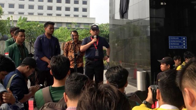Novel Baswedan, aksi di depan KPK