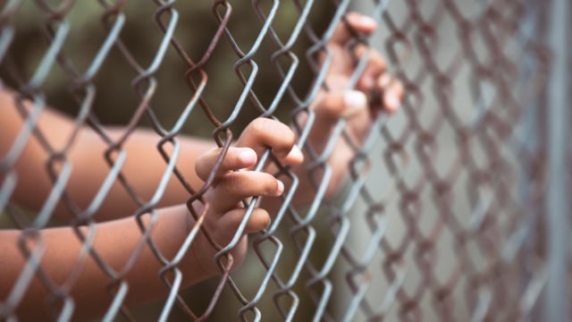 Ilustrasi perdagangan manusia. Foto: Shutterstock
