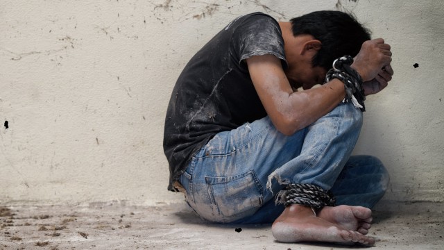 Ilustrasi perdagangan manusia. Foto: Shutterstock